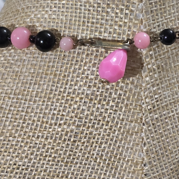 Trifari Triangle Pink and Black Beaded Vintage Necklace - Picture 4 of 7